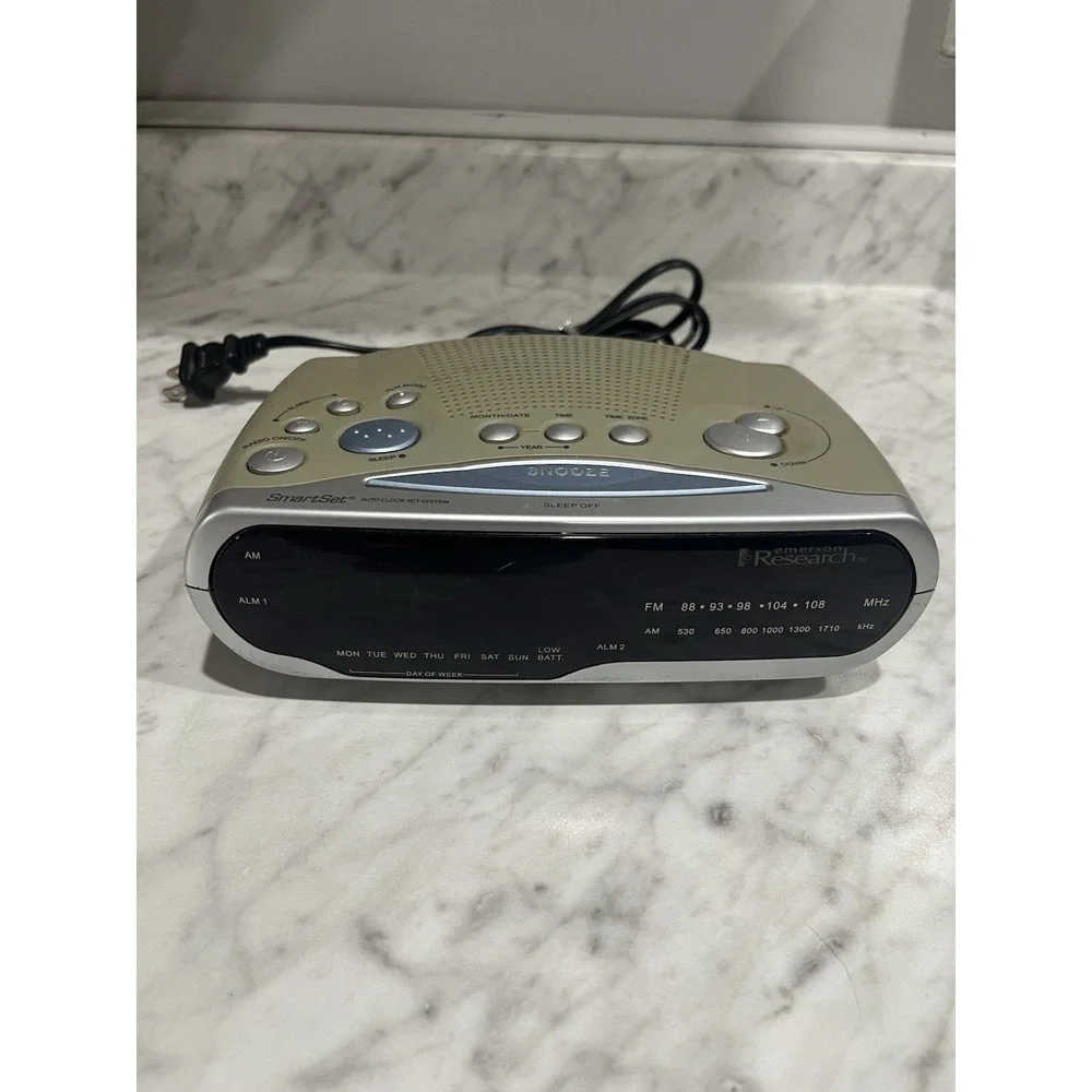 Emerson CKS1850 Research SmartSet AM-FM‎ 2-Alarm Clock Radio Blue LED TESTED